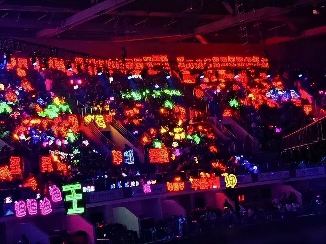 社交娱乐_娱乐明星粉丝社群传播_粉丝社群构建