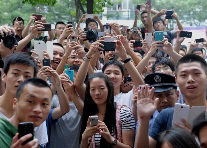 社交娱乐_粉丝社群构建_娱乐明星粉丝社群传播