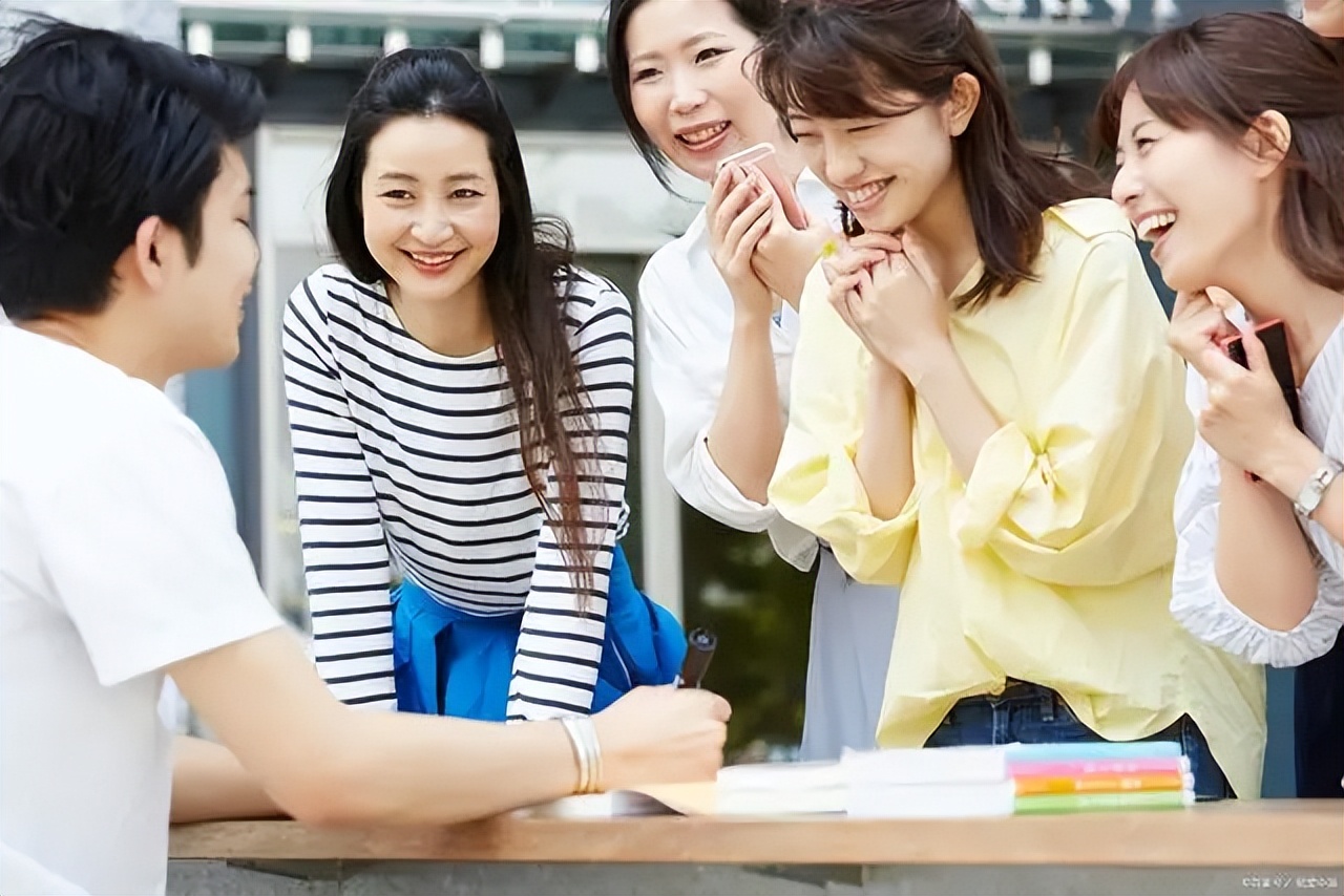 娱乐明星粉丝社群传播_社交娱乐_粉丝社群构建