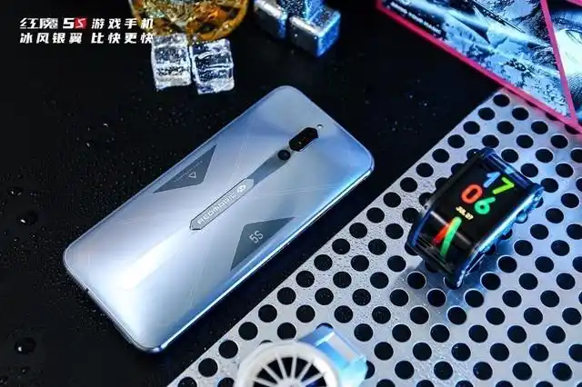 吃鸡手游肩键优势_游戏手机必备肩键_手机游戏