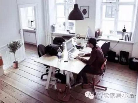 在家办公智能设备_智能办公桌设计_居家办公必备