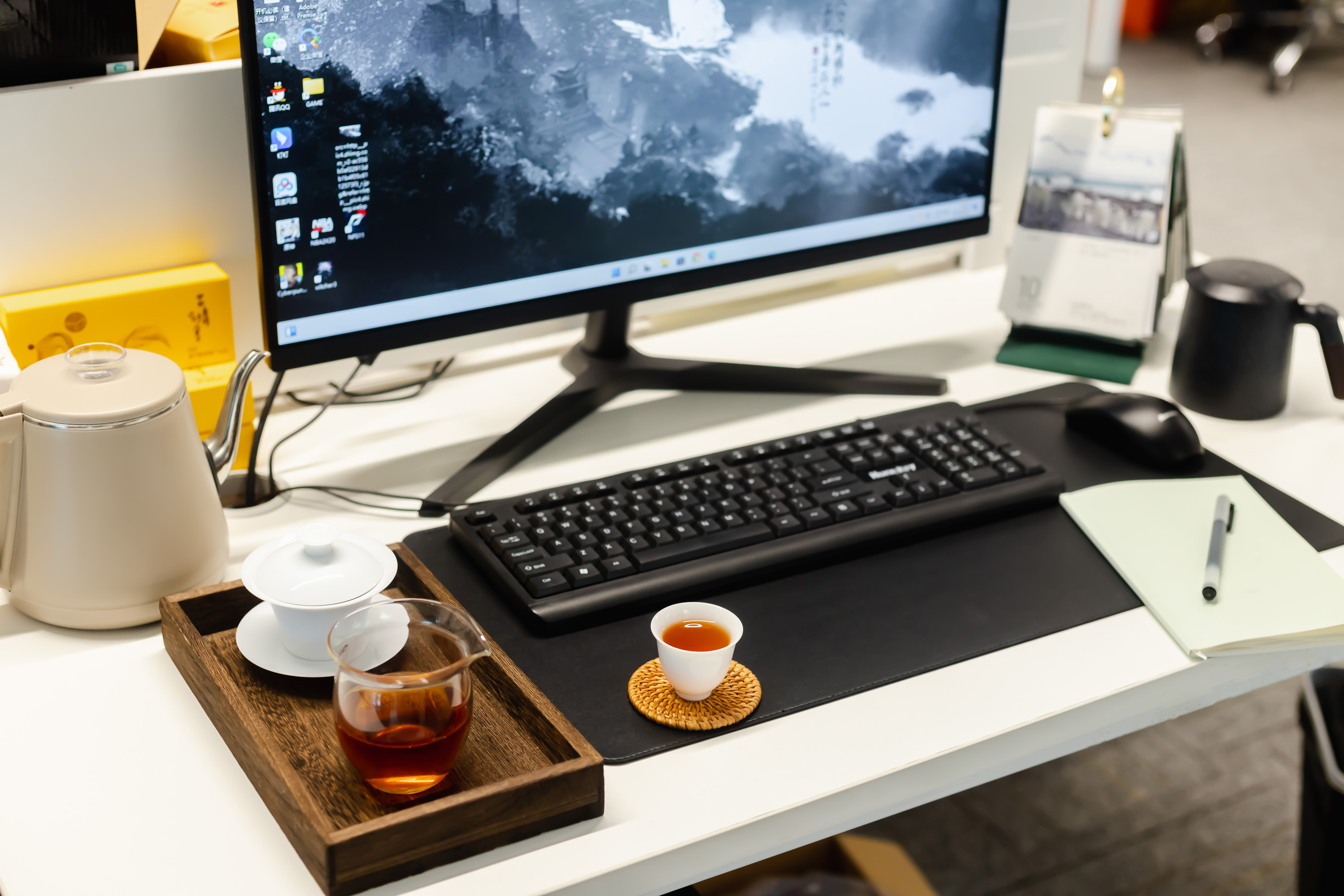 居家办公必备_办公室好物 机械键盘 茶水分离杯