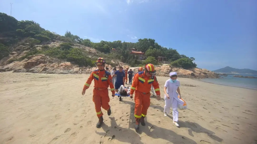 悬崖峭壁拍照风险_假期拍照安全_照相摄像