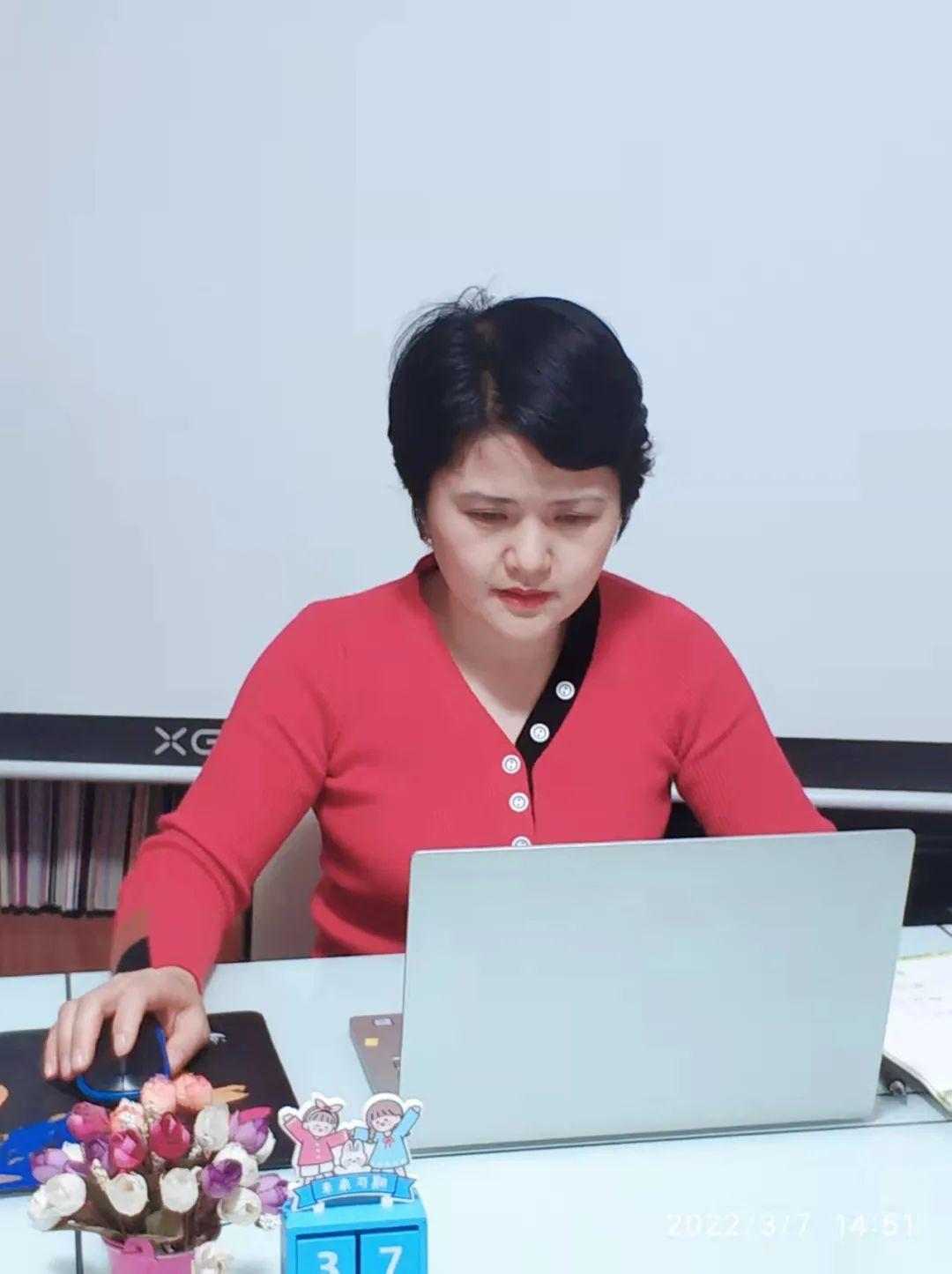 居家办公必备_疫情之下女教师教学工作变化_居家教学女教师多重角色