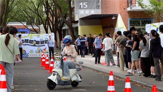 00后消费趋势_大学生学习工具_大学生消费行为