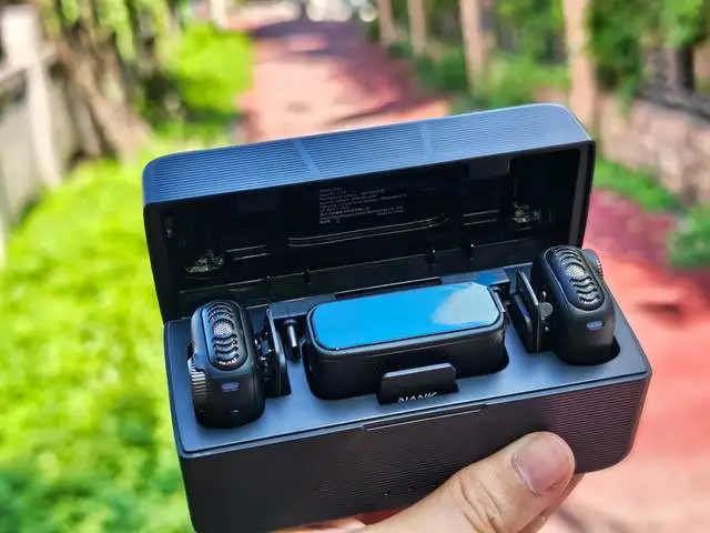 自媒体创作神器_纽扣式无线麦克风音质_无线麦克风降噪